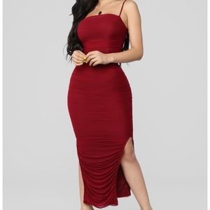 Fashion Nova Ruched and ready midi dress burgundy